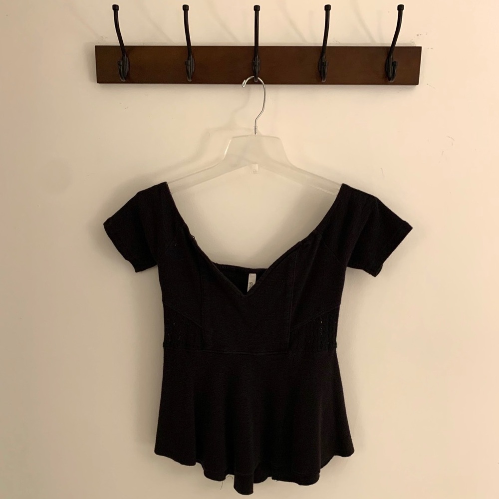 Off-shoulder v-neck top